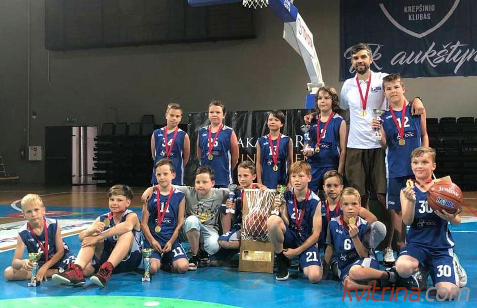 Prienų KKSC komanda: Matas Giraitis, Dominykas Giraitis, Andrius Tamkvaitis, Domantas Brinevičius, Dominykas Stadalius, Simas Aleksynas, Matas Bartusevičius, Dovydas Dobila, Dovydas Šimkevičius, Matas Kazlauskas, Benas Kimeklis, Neilas Mozūras, Giedrius Žitkus. Martynas Marčiulionis.