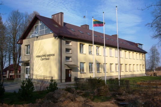 Nemajūnų_dienos_centras,_buvusi_mokykla