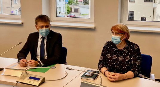 NŽT direktoriaus pavaduotojas Saulius Mocevičius ir Prienų-Birštono skyriaus vedėja Vilma Aleknavičienė