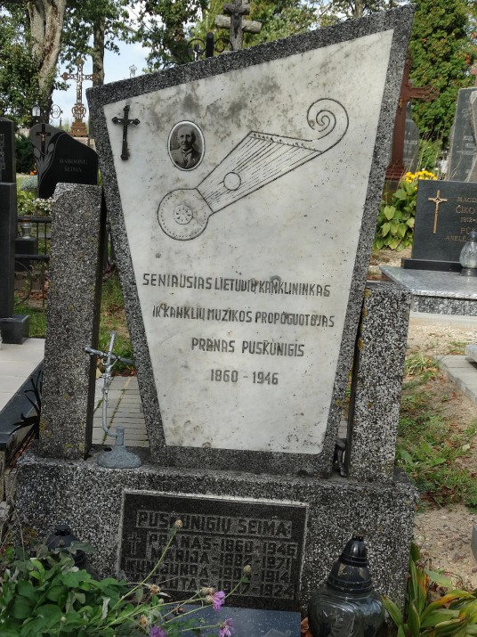 1200px-Pranas_Puskunigis._Skriaudžiai