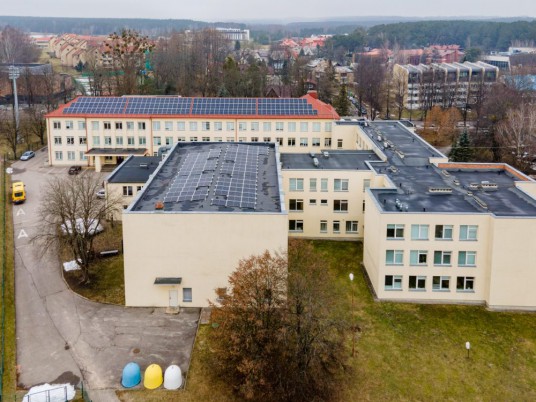 birstono-mokykla-saules-baterijos-1-e1614941529384