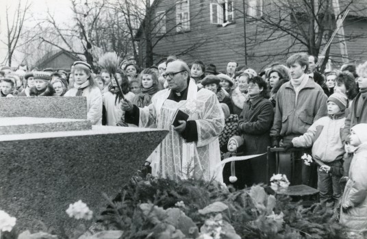 Paminkla-sventina-klebonas-Juozapas-Uzupis