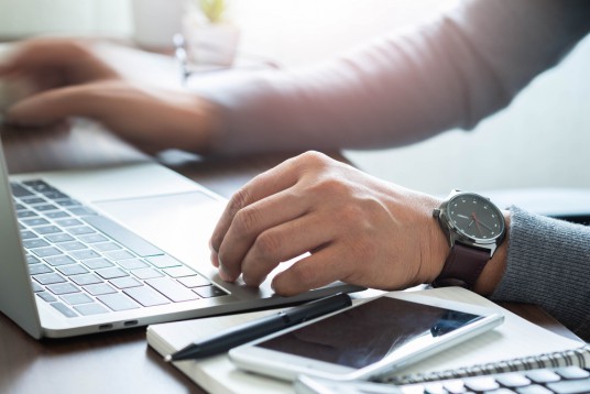 Close,Up,Of,Wristwatch,With,Hands,Of,Man,Using,The