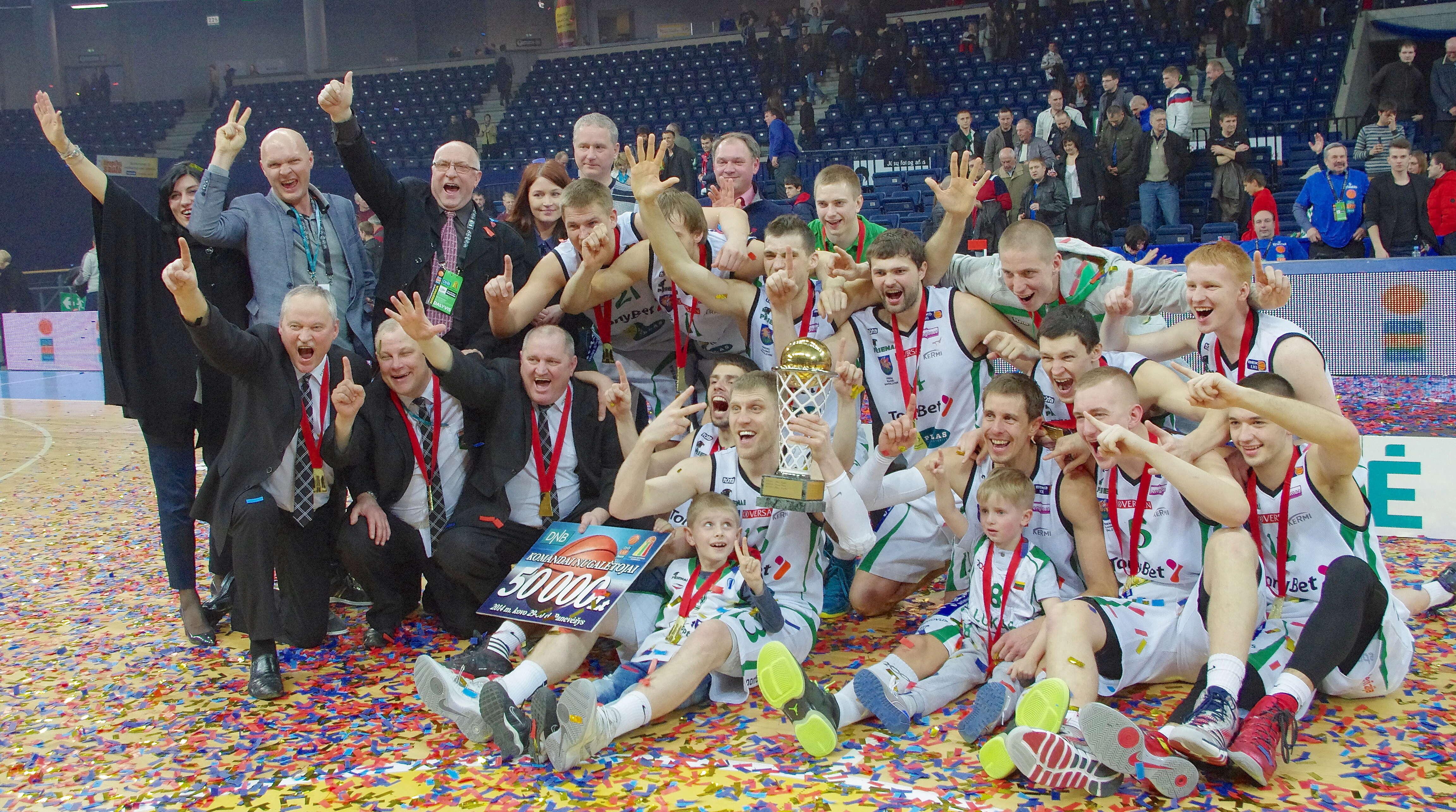 Prienų „TonyBet“ krepšininkai apgynė LKF taurės laimėtojų vardą. „Lietuvos rytas“ krito