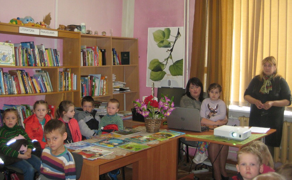 Stakliškių bibliotekoje paminėta Tarptautinė vaikų knygos diena