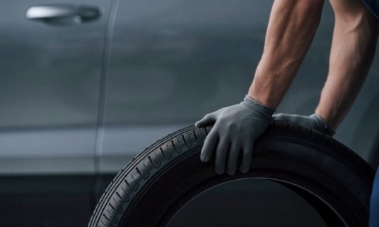 Kas įtakoja universalių padangų kainą